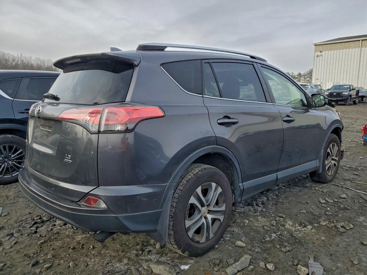 Toyota RAV4 Le Image 13