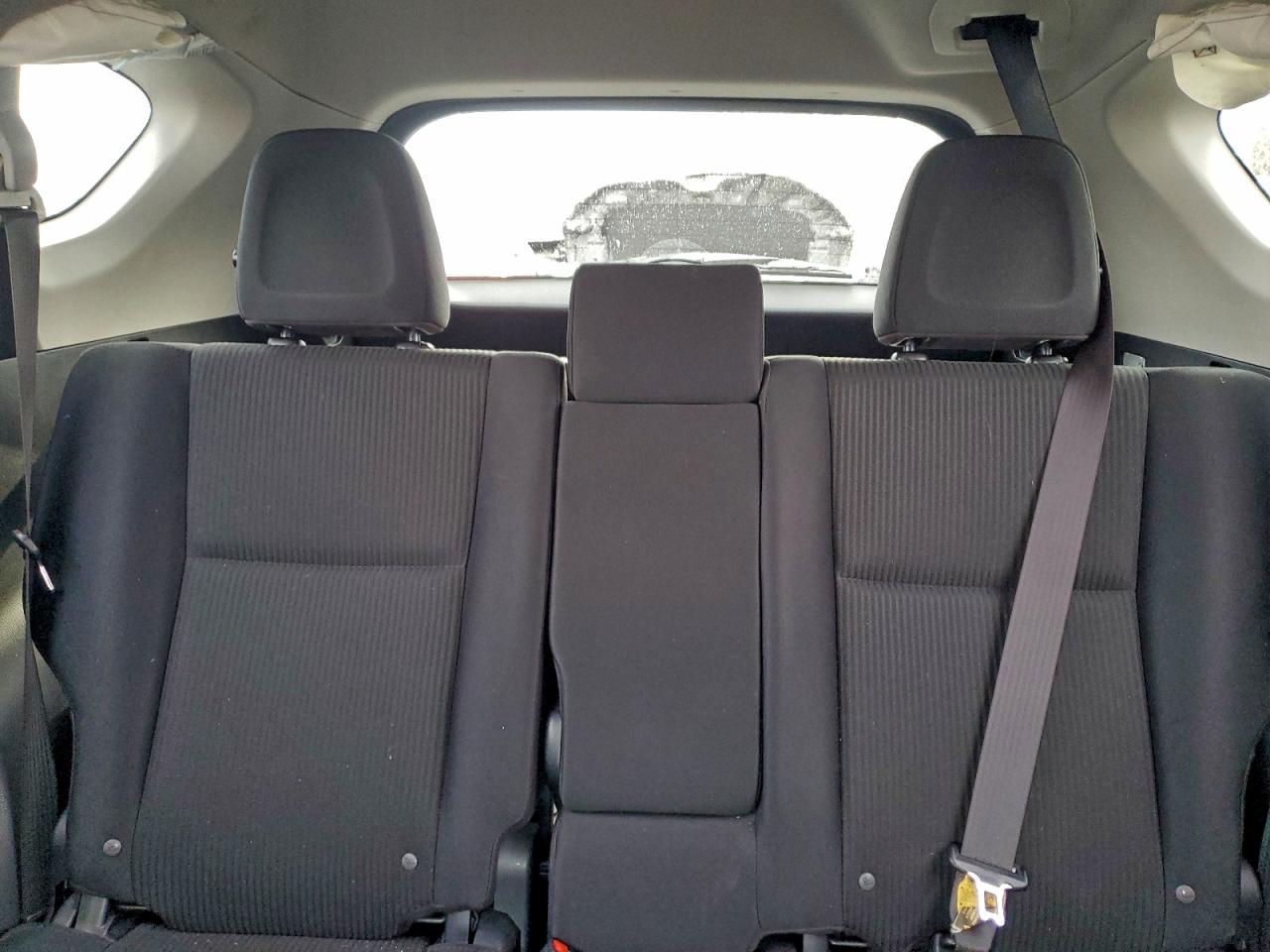 Toyota RAV4 Le Image 7