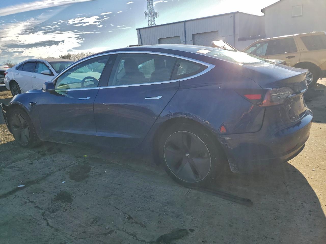 Tesla Model 3 Image 9
