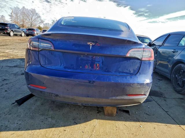 Tesla Model 3 Image 5