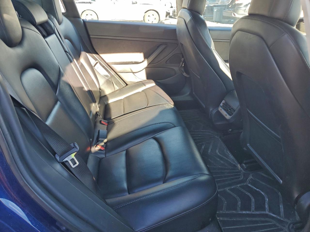 Tesla Model 3 Image 12