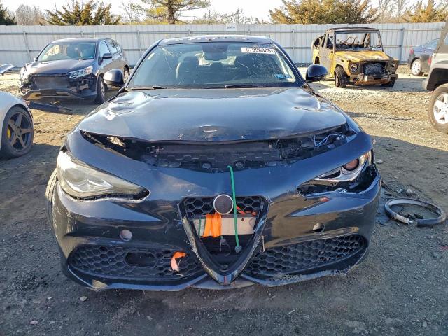 Alfa Romeo Giulia Image 12