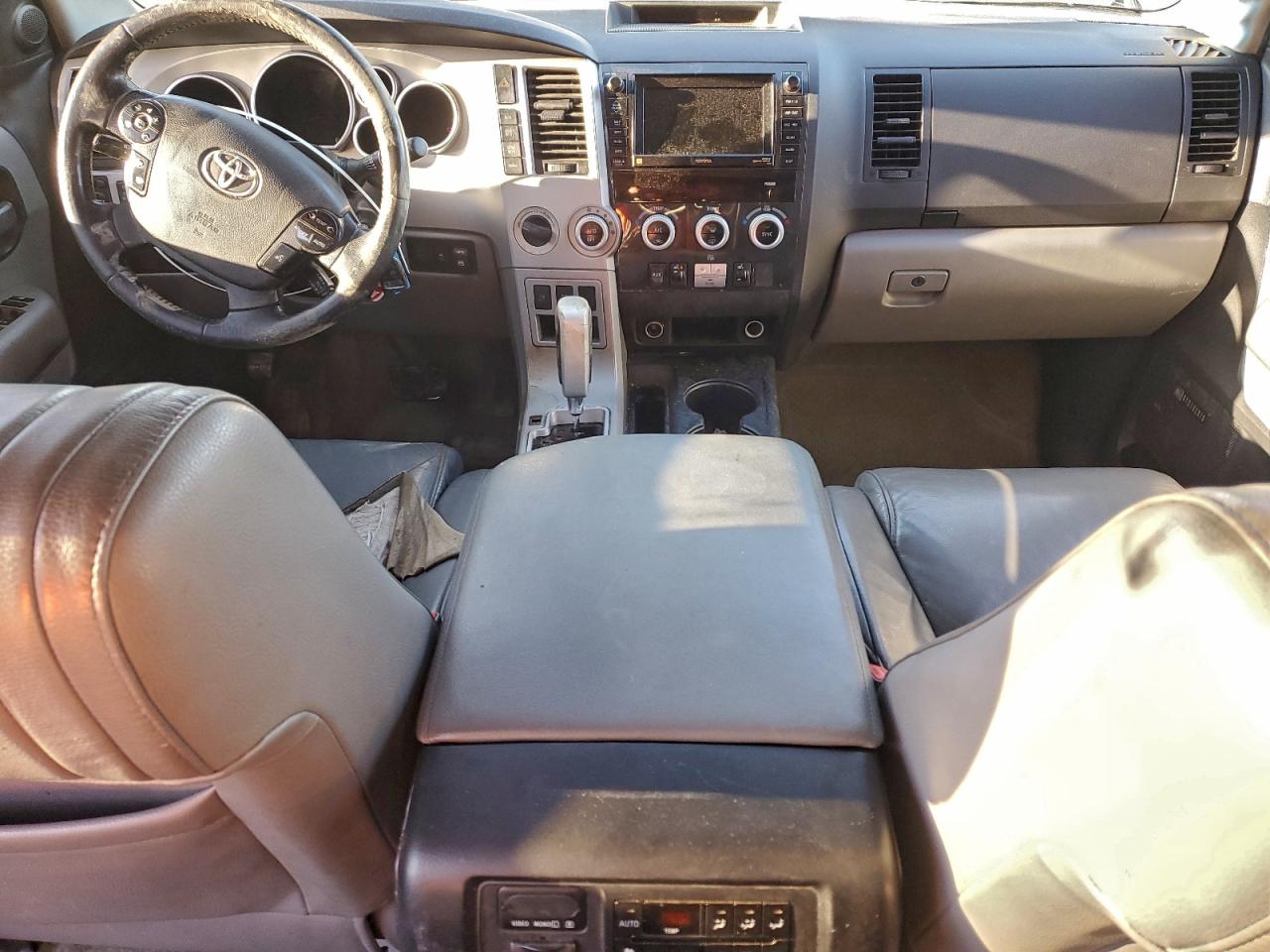 Toyota Sequoia Limited Image 4