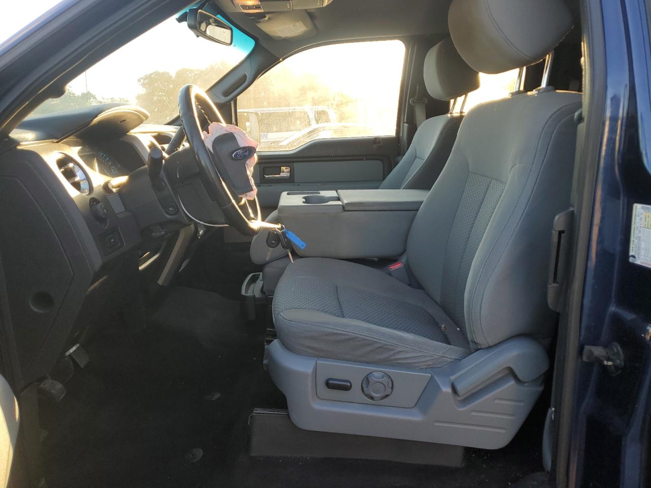 Ford F-150 Super Cab Image 6