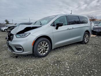  Salvage Chrysler Pacifica