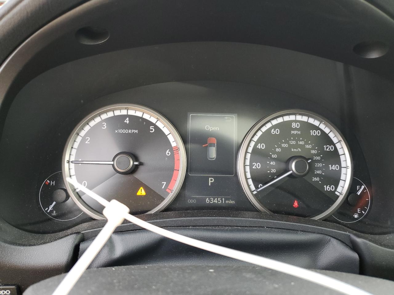 Lexus NX 300 Base Image 10