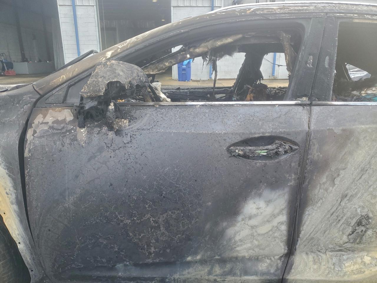 Lexus NX 300 Base Image 10