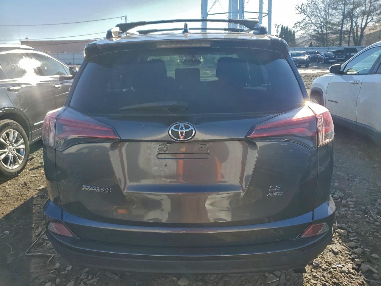 Toyota RAV4 Le Image 2