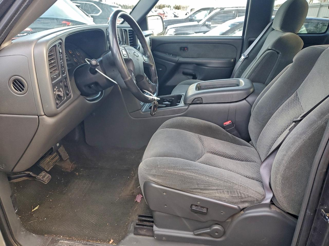 Chevrolet Silverado K1500 Image 4