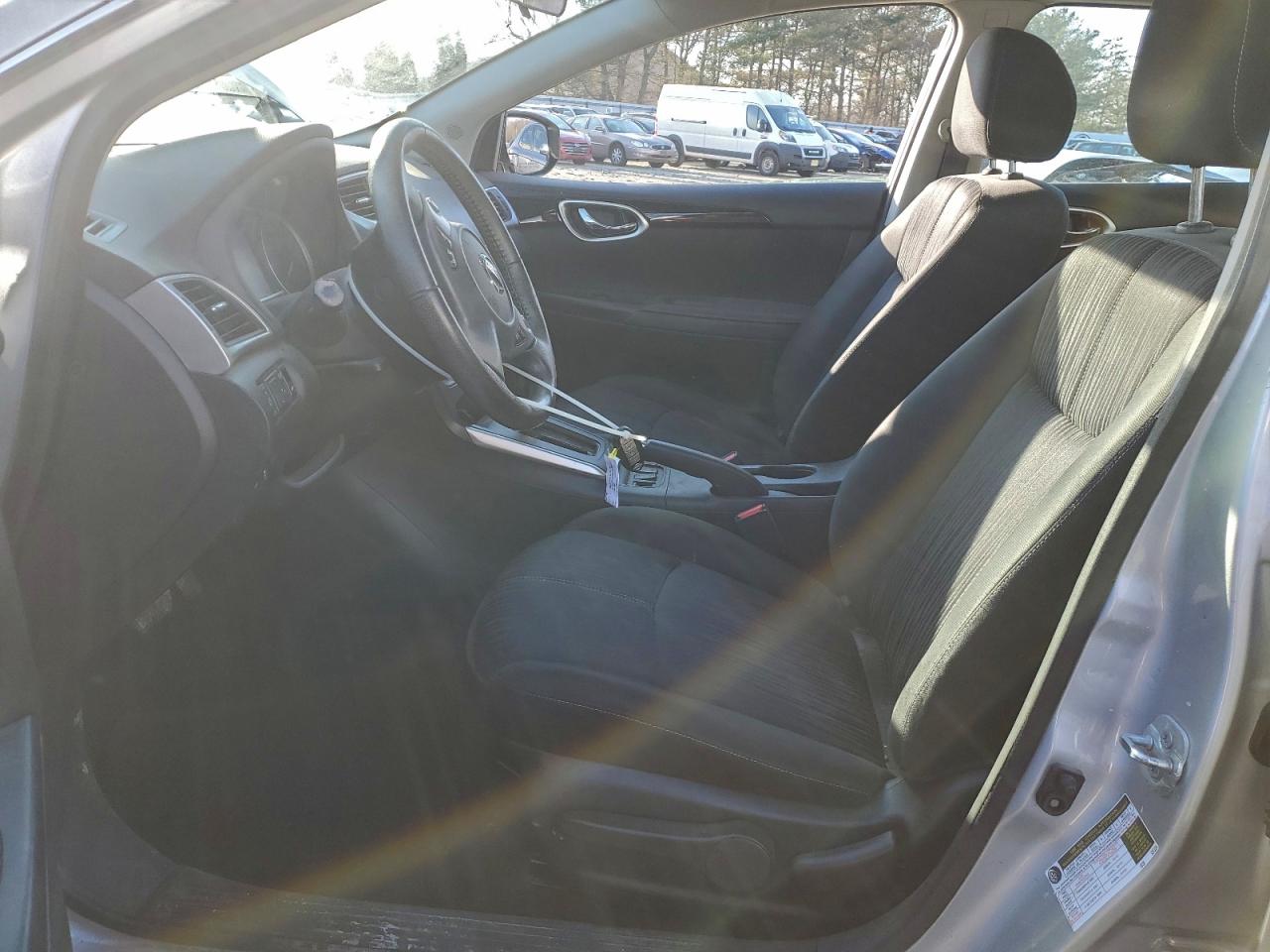 Nissan Sentra S Image 9