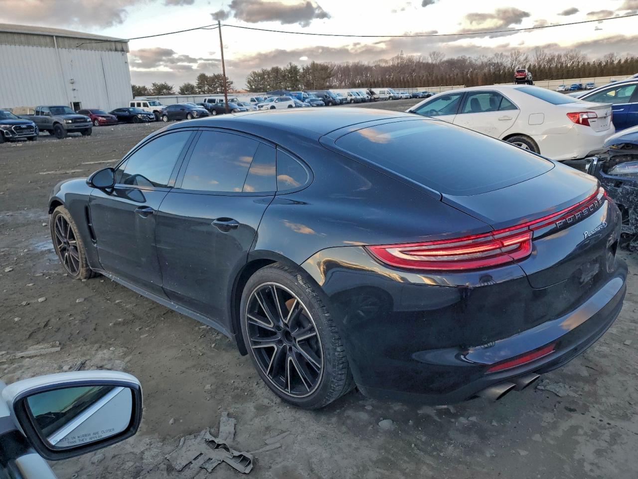 Porsche Panamera 4s Image 3