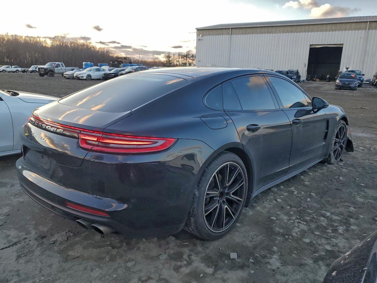 Porsche Panamera 4s Image 11