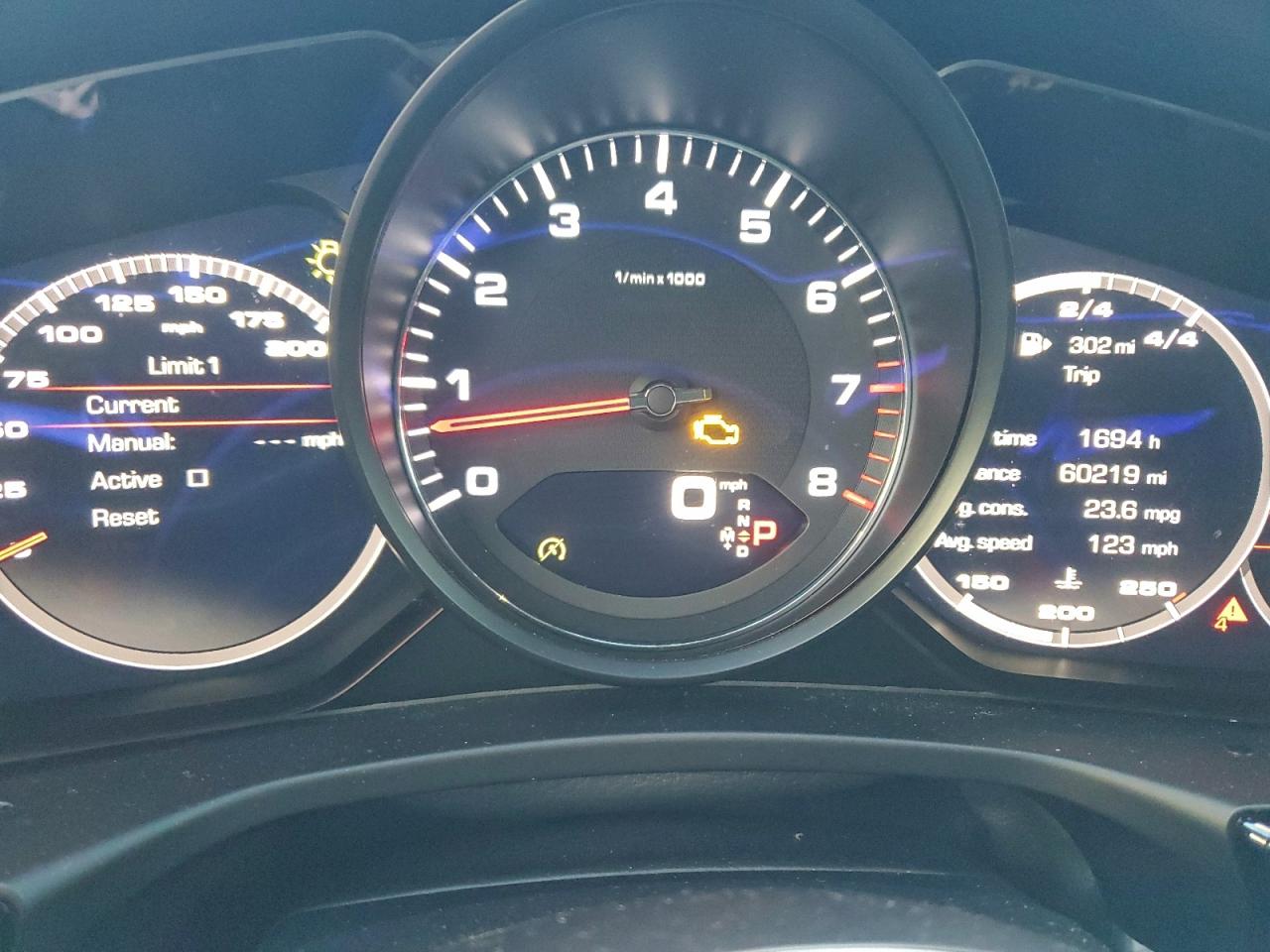 Porsche Panamera 4s Image 8