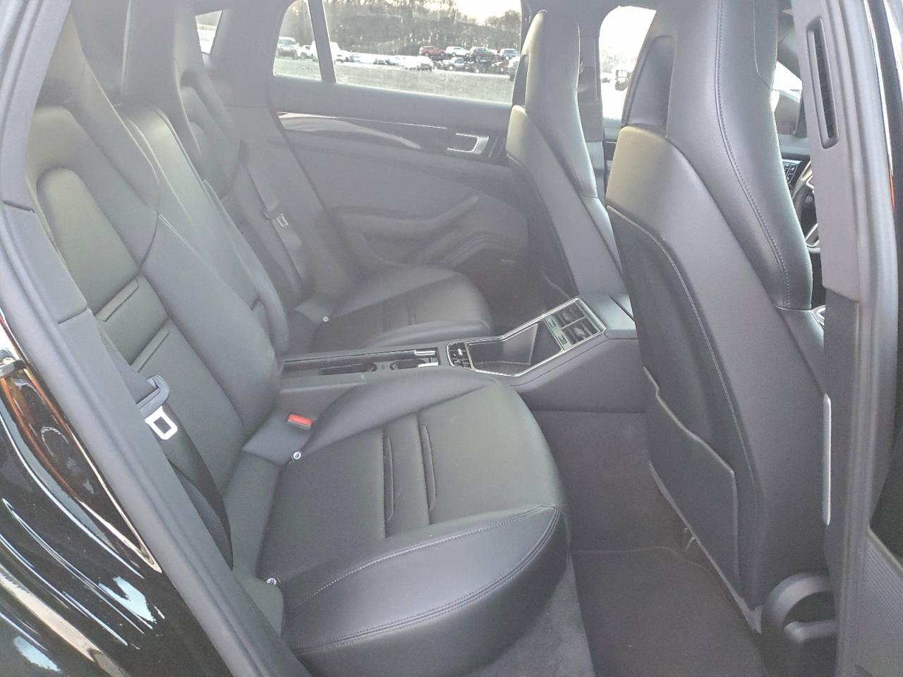 Porsche Panamera 4s Image 7