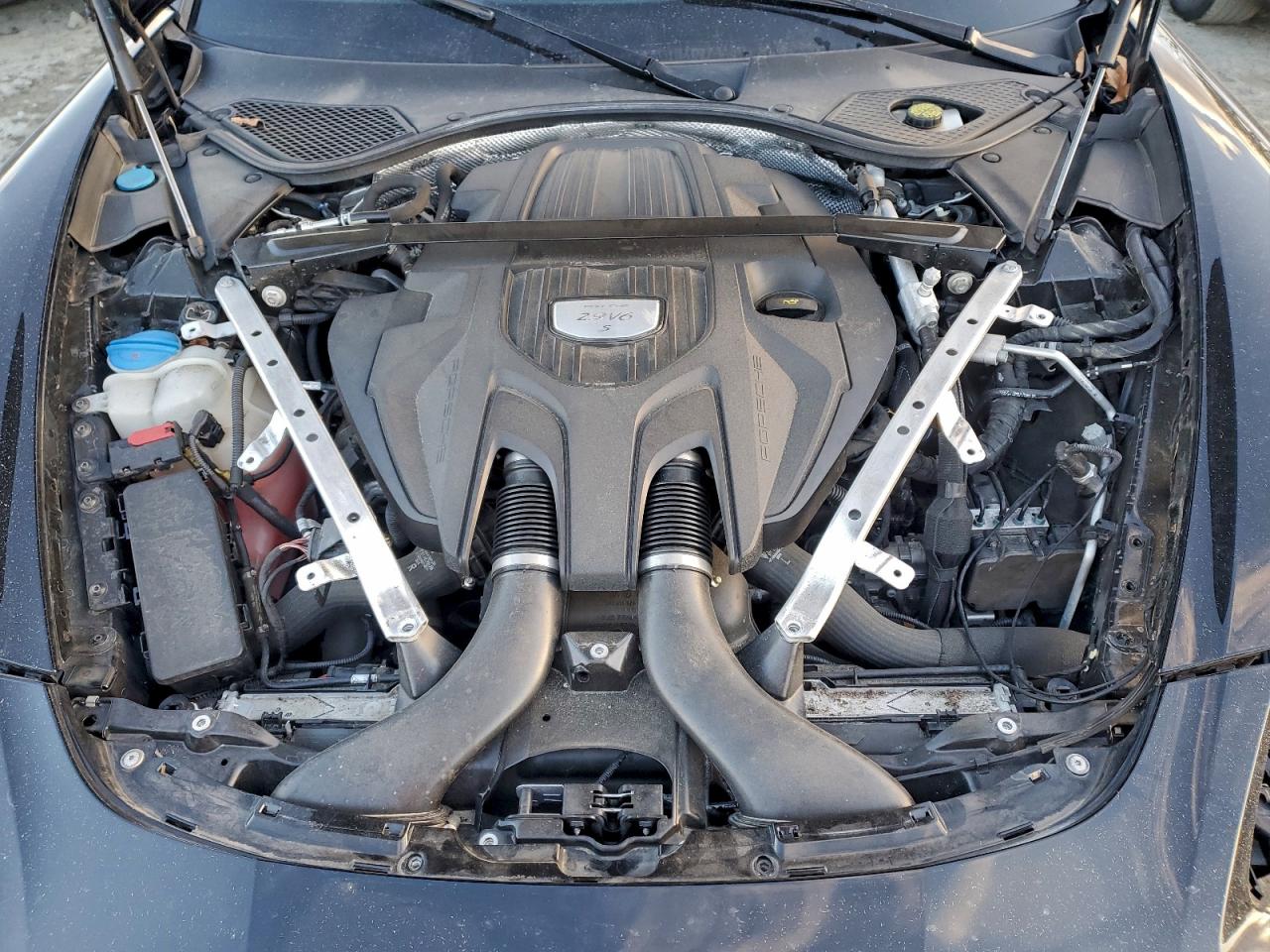 Porsche Panamera 4s Image 12