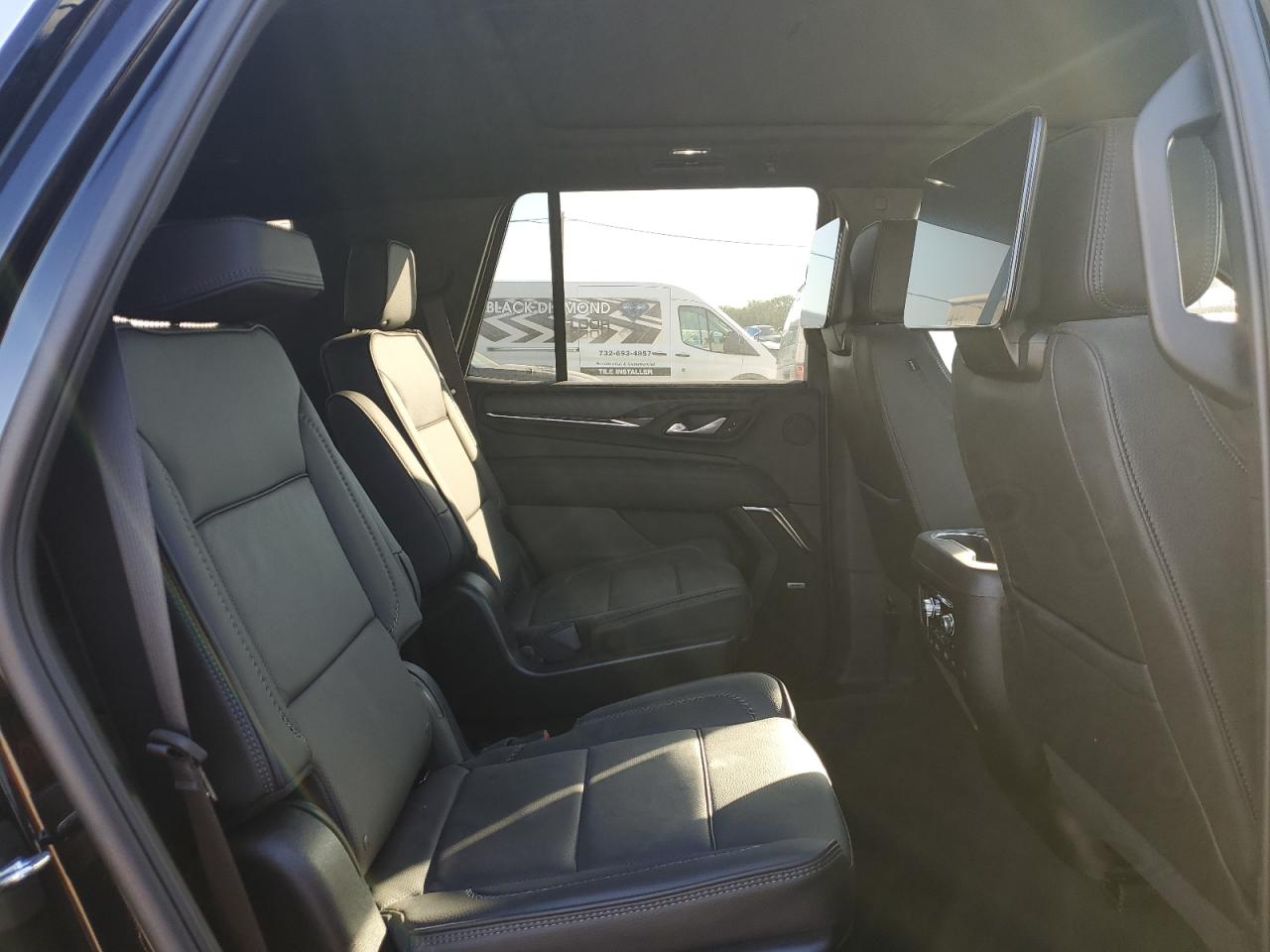 GMC Yukon Denali Image 7