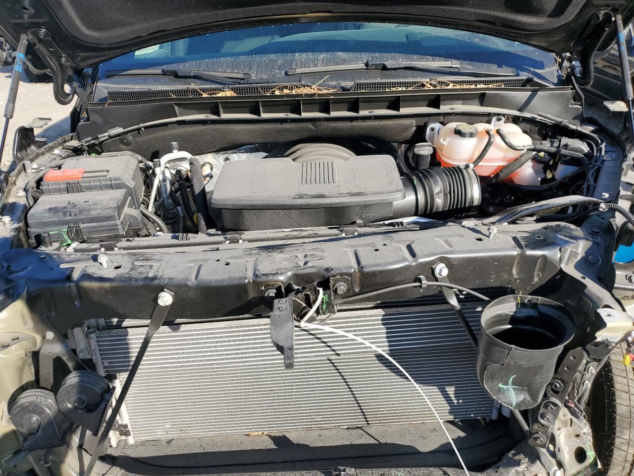 GMC Yukon Denali Image 14