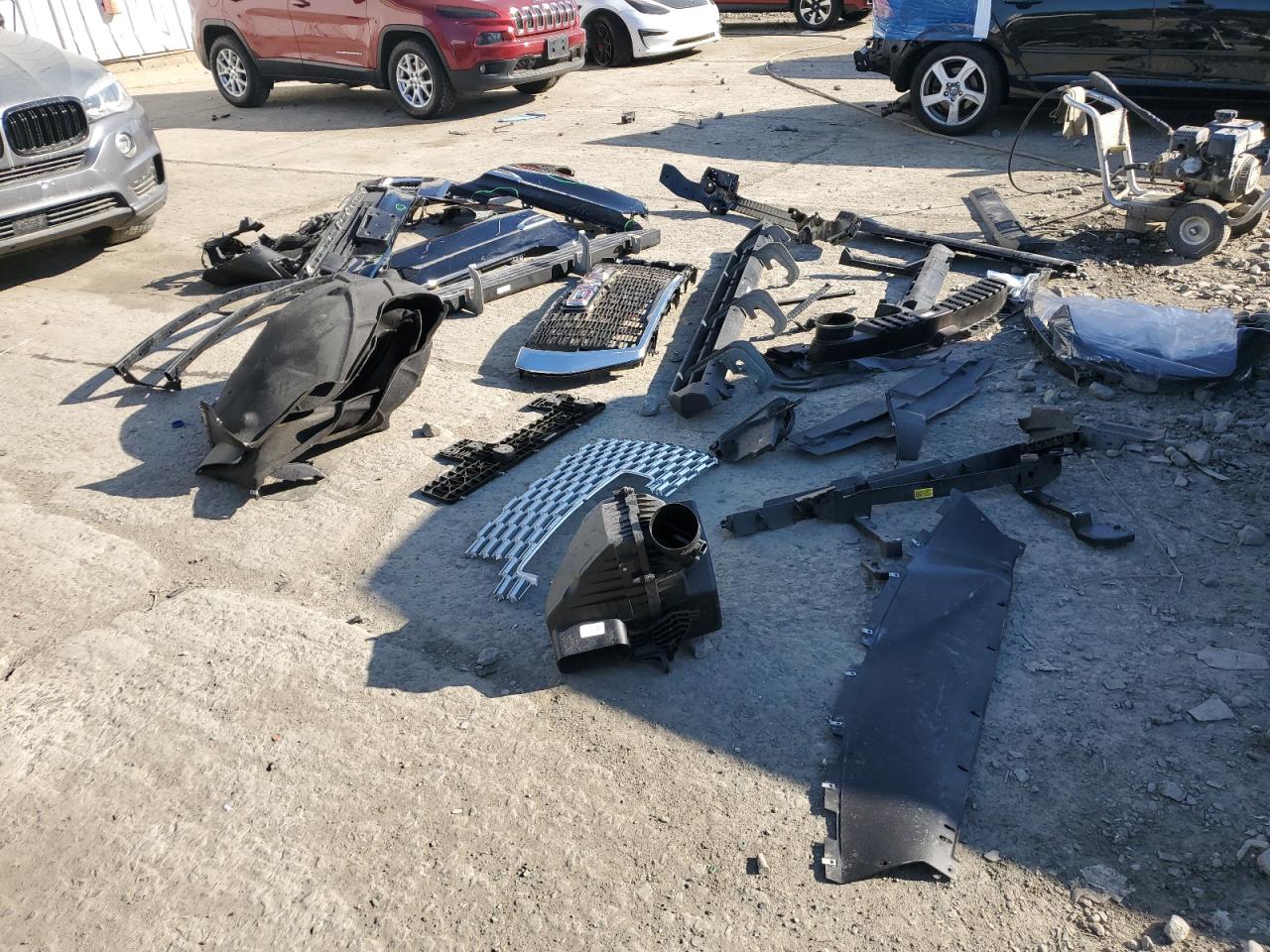 GMC Yukon Denali Image 4