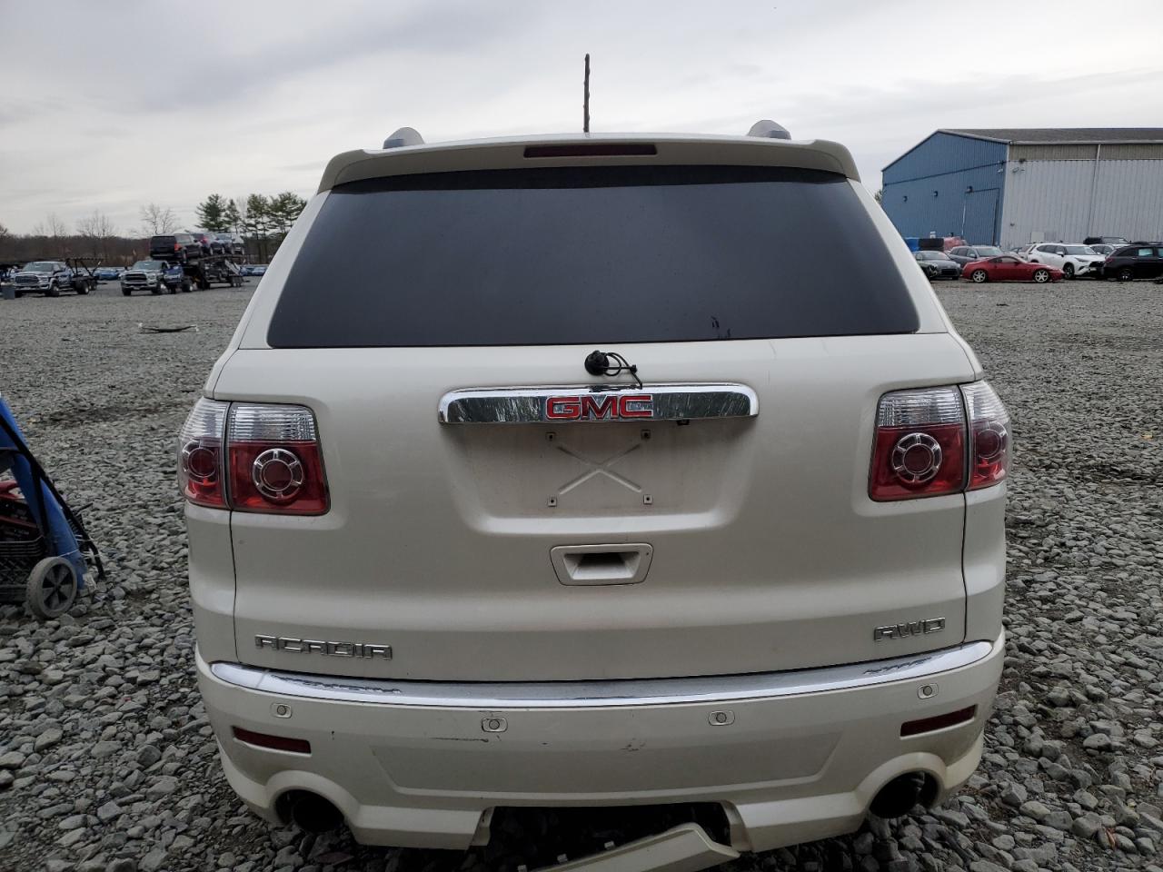 GMC Acadia Denali Image 4