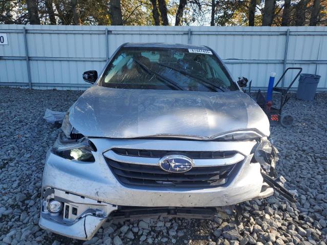 Subaru Legacy Premium Image 8