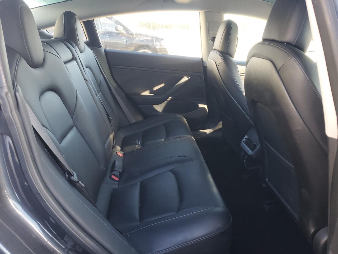 Tesla Model 3 Image 6