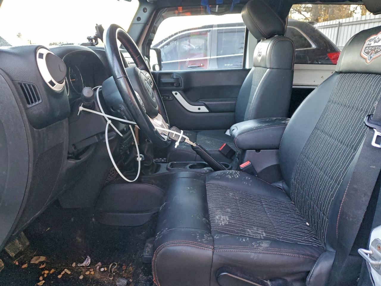 Jeep Wrangler Sahara Image 5