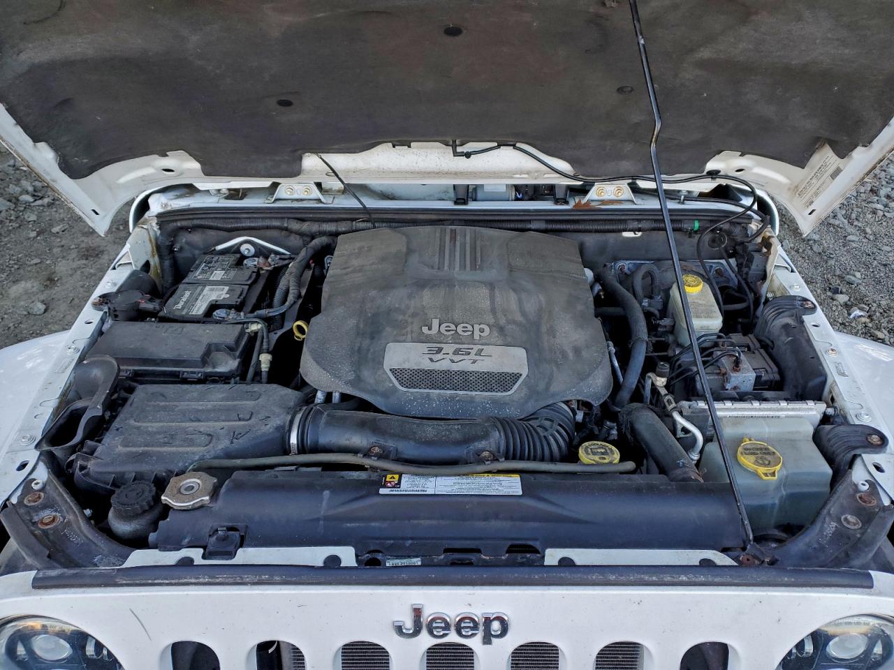 Jeep Wrangler Sahara Image 4