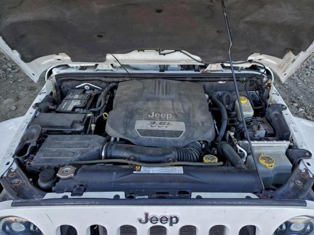 Jeep Wrangler Sahara Image 4