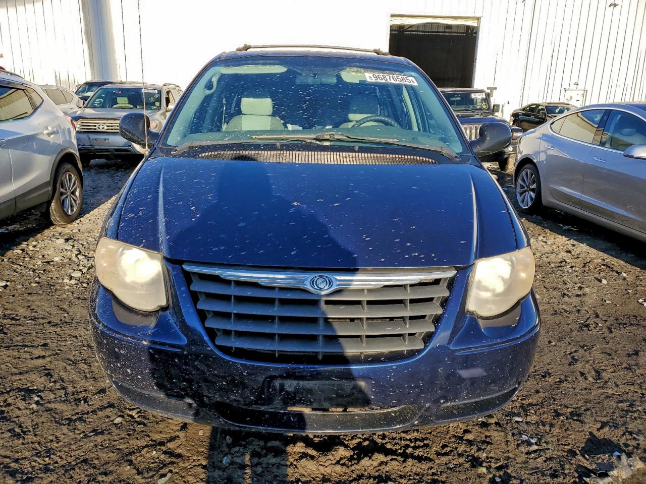 Chrysler Minivan Touring Image 3