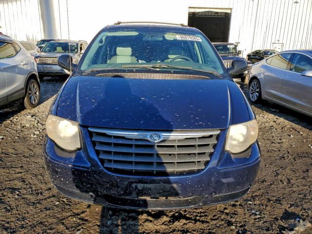 Chrysler Minivan Touring Image 3