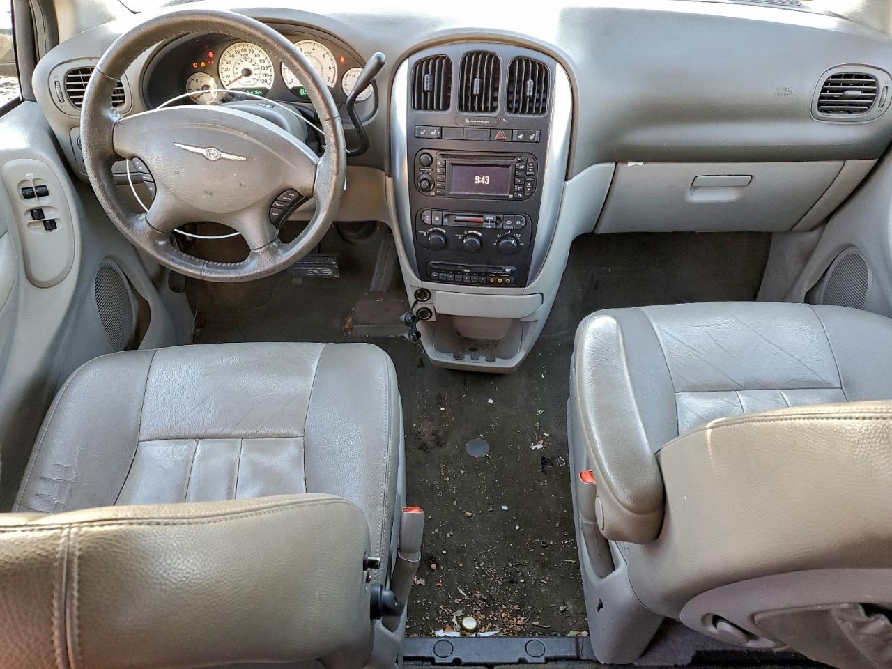 Chrysler Minivan Touring Image 10