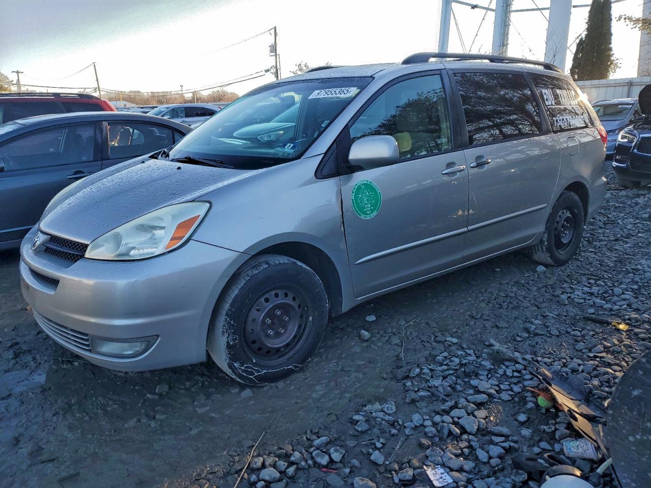Toyota Sienna Xle Image 1