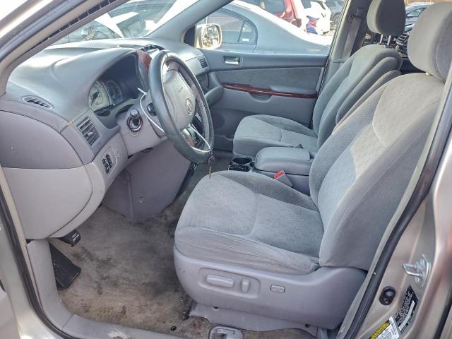 Toyota Sienna Xle Image 3