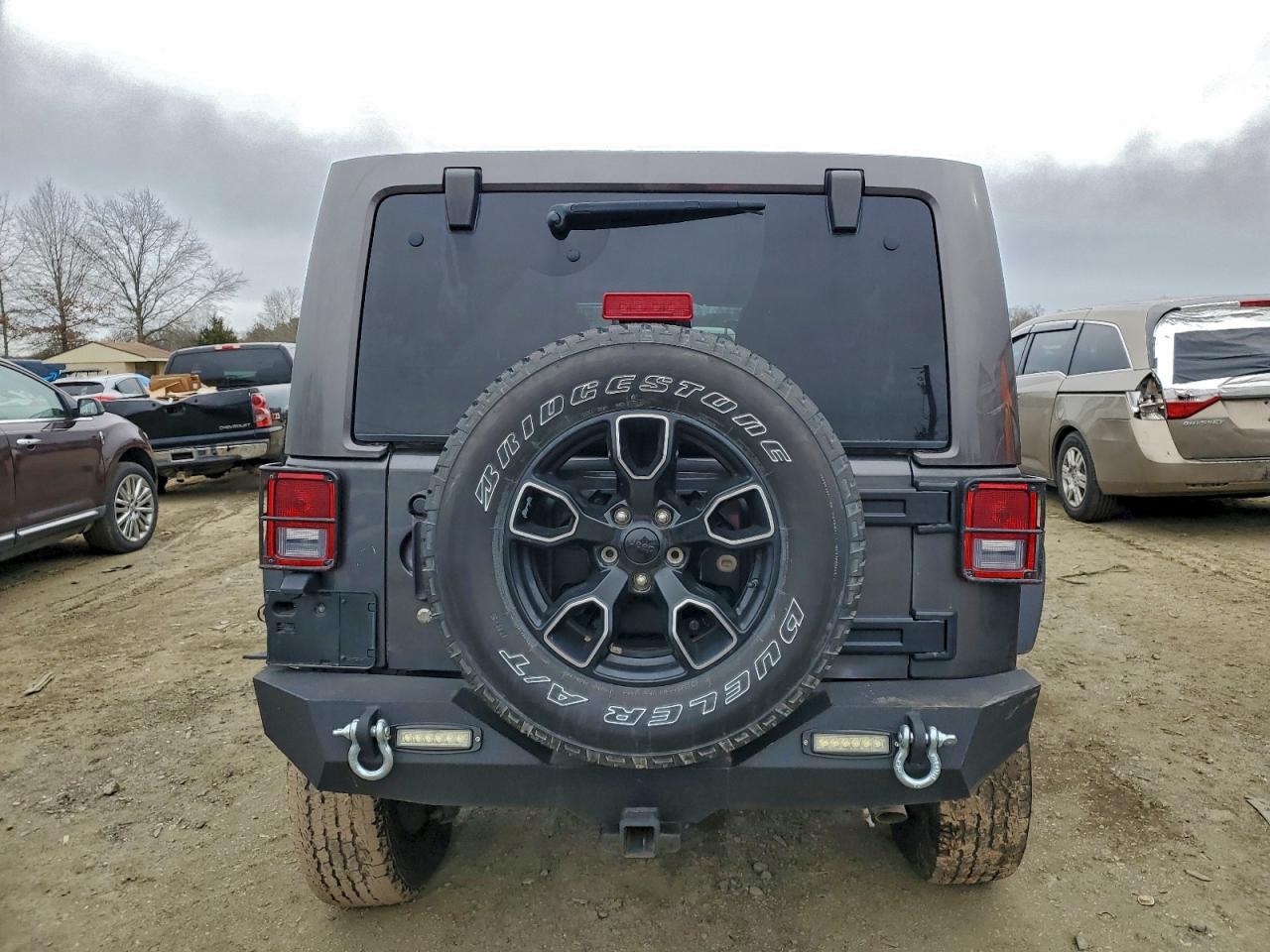 Jeep Wrangler Sahara Image 4