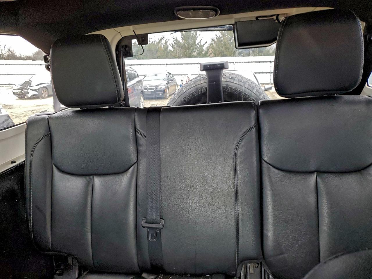 Jeep Wrangler Sahara Image 7