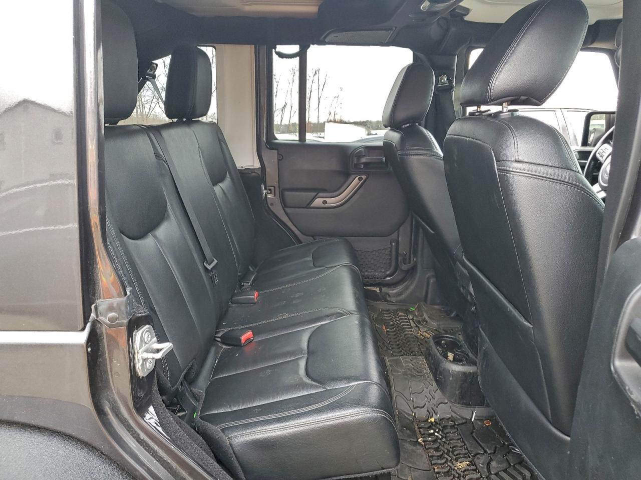 Jeep Wrangler Sahara Image 11