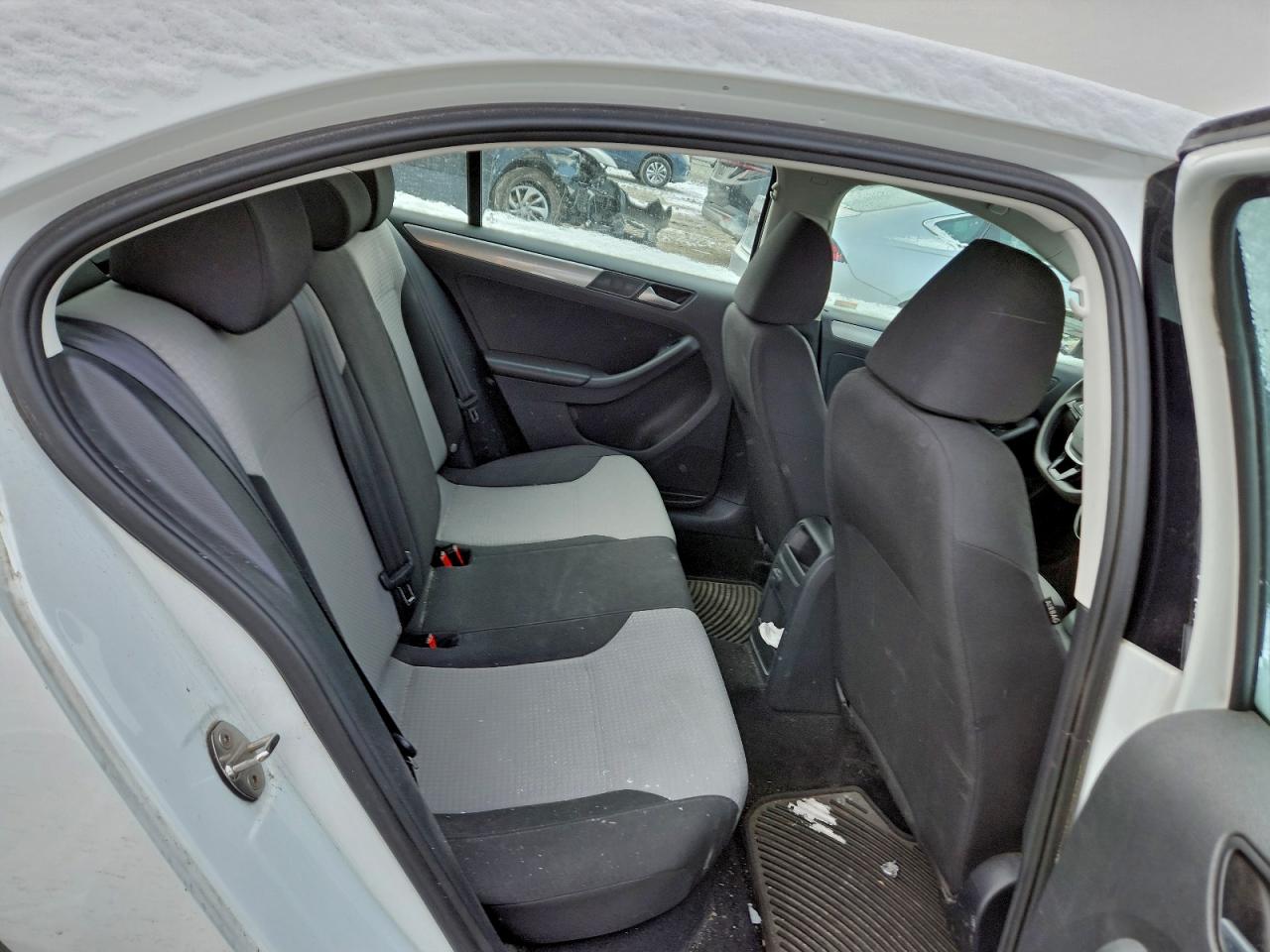 Volkswagen Jetta S Image 8