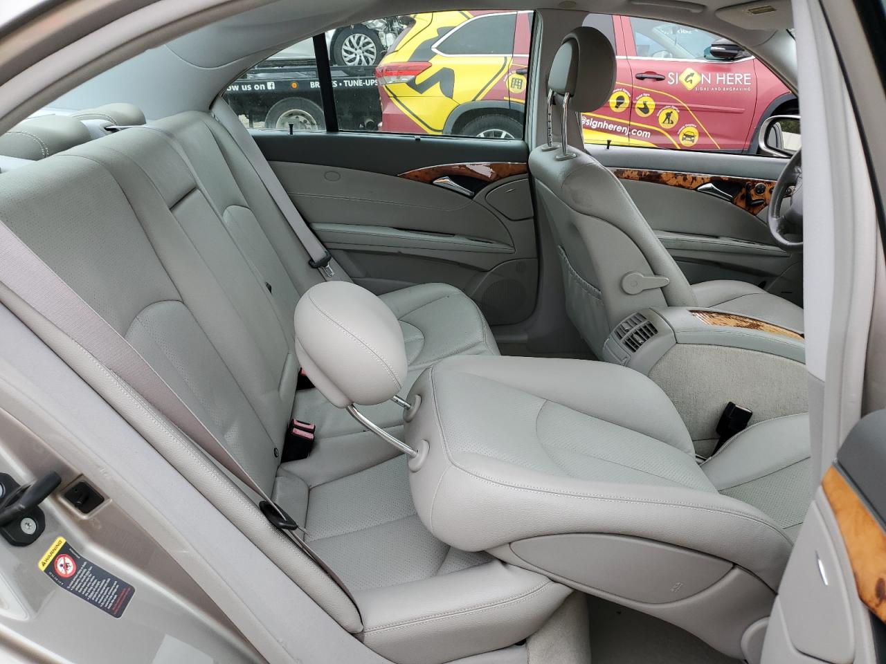 Mercedes-Benz E-Class 320 4matic Image 8