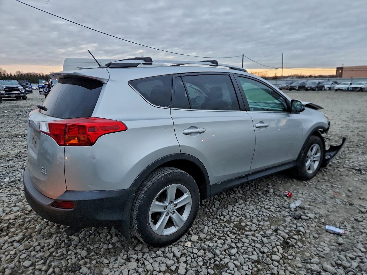 Toyota RAV4 Xle Image 2