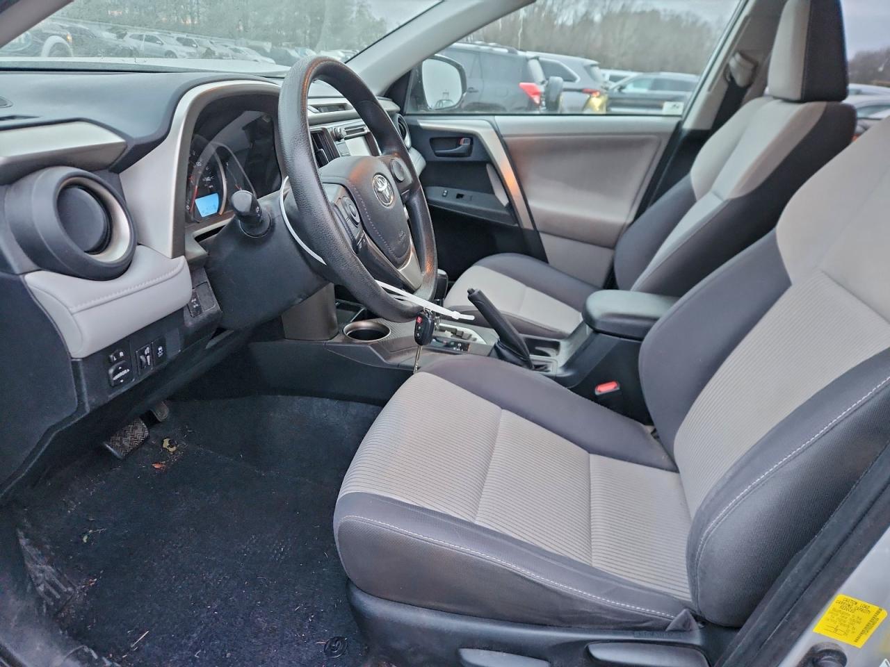 Toyota RAV4 Xle Image 12