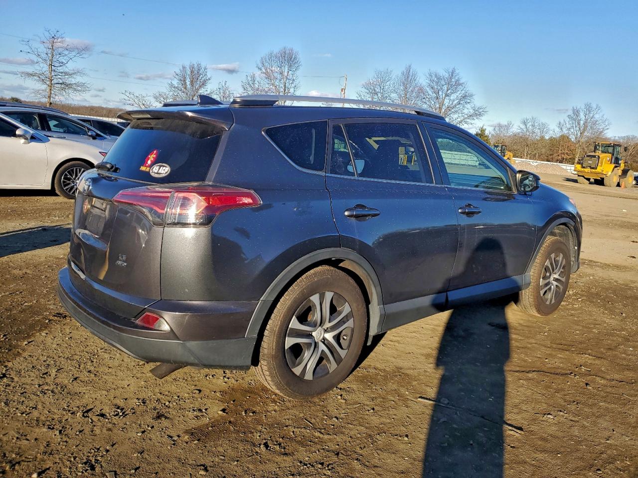 Toyota RAV4 Le Image 5