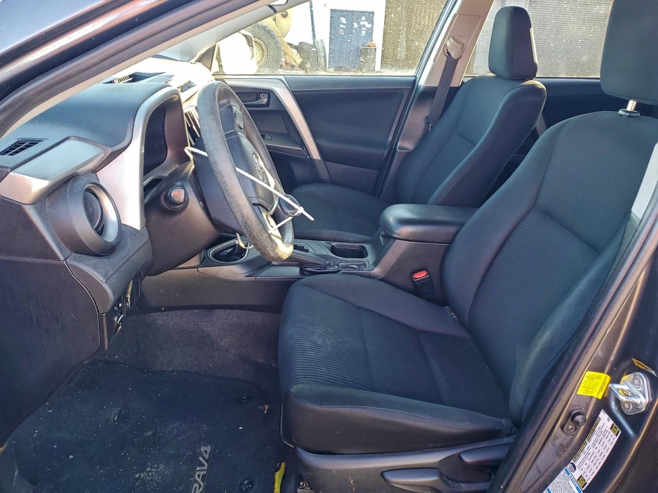 Toyota RAV4 Le Image 9