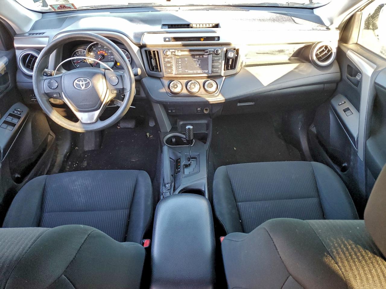 Toyota RAV4 Le Image 8