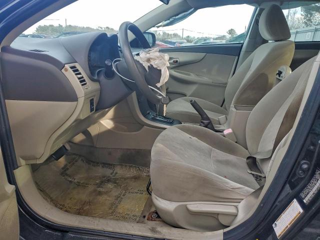 Toyota Corolla Base Image 10