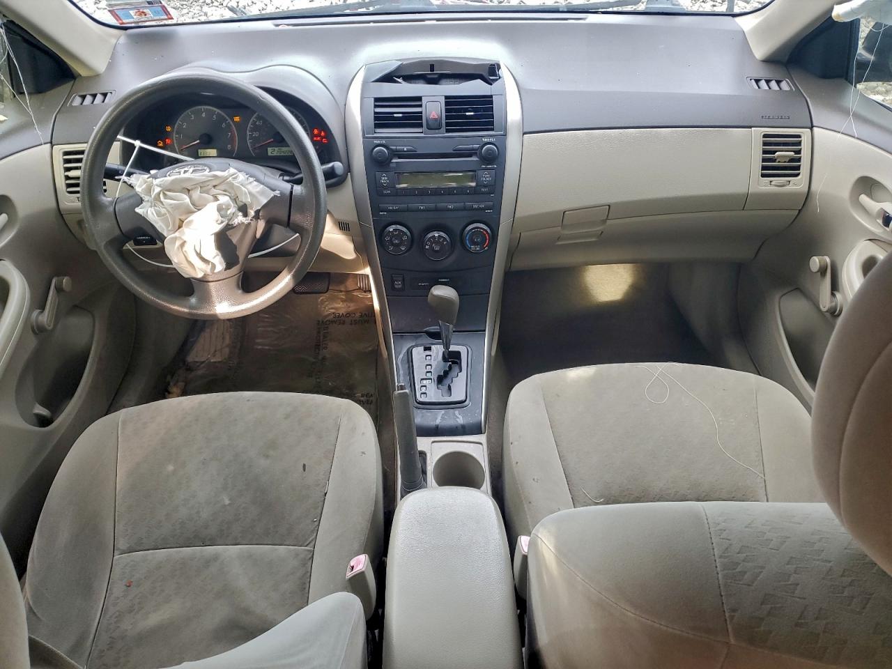 Toyota Corolla Base Image 12