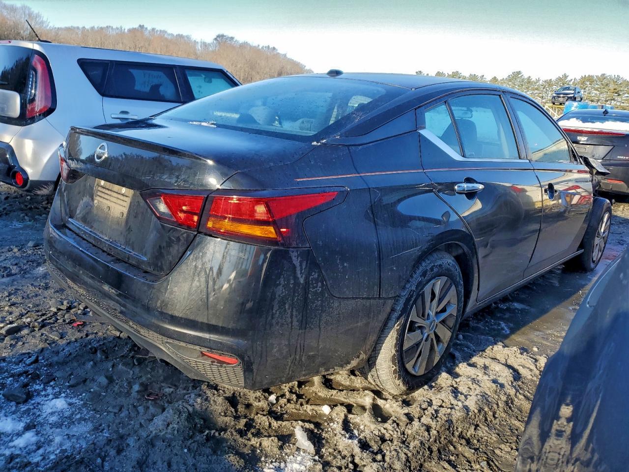 Nissan Altima S Image 3