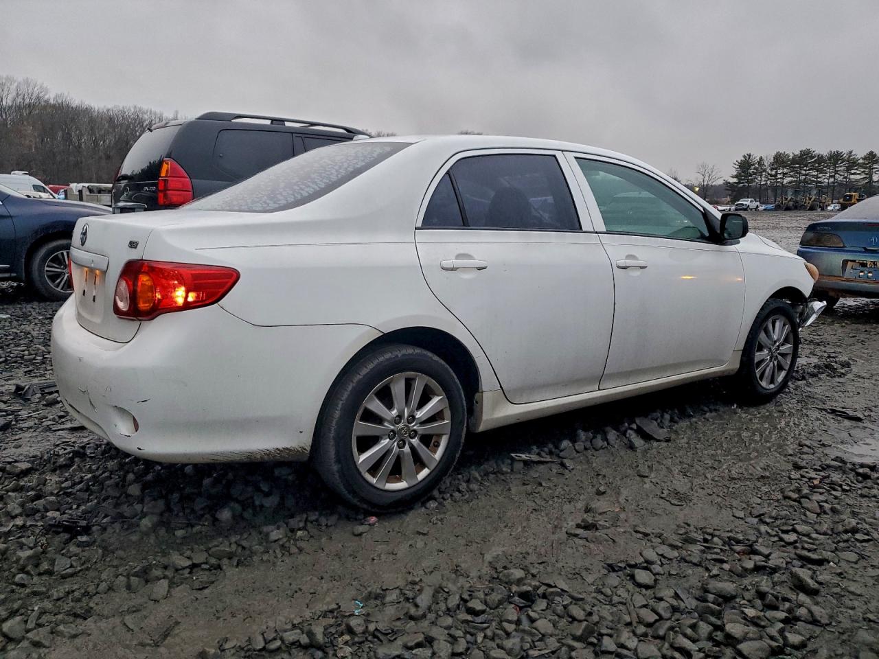 Toyota Corolla Base Image 4