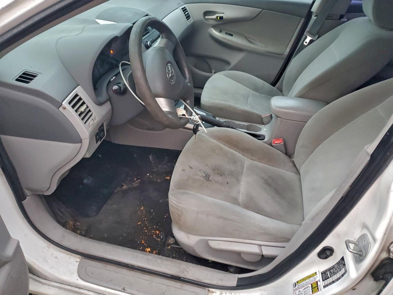 Toyota Corolla Base Image 6