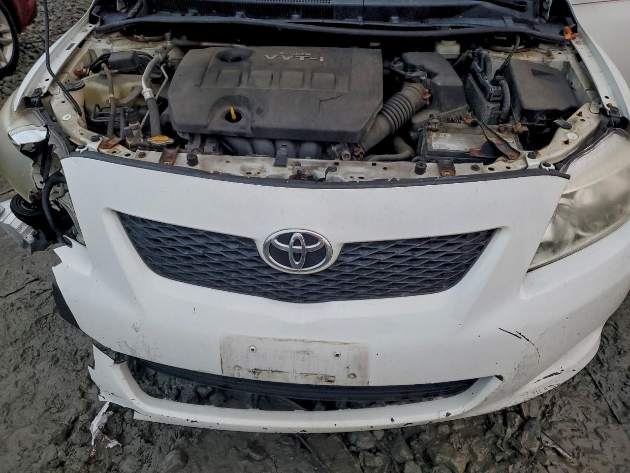 Toyota Corolla Base Image 9