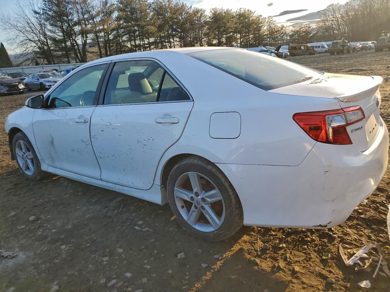 Toyota Camry L Image 4